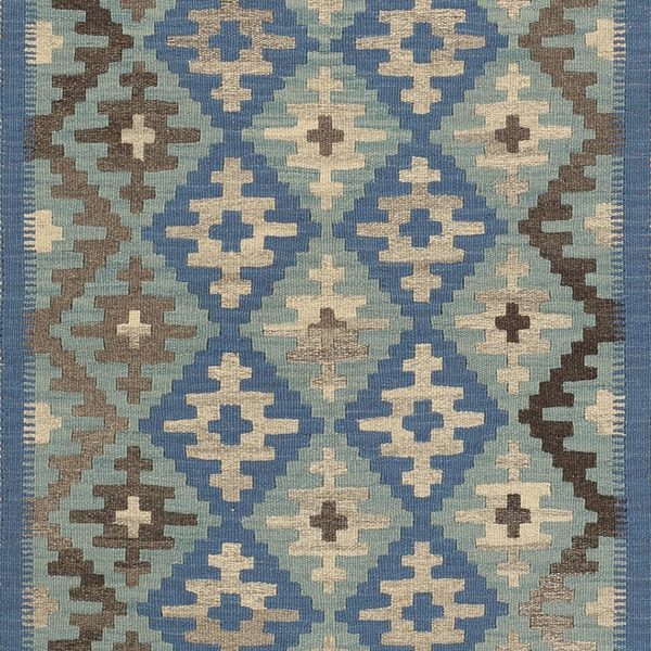 Nahaufnahme: blaue Rauten mit cremefarbenen und schwarzen Motiven